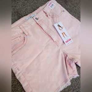 Baby pink soft jeans shorts with distressed fringe
